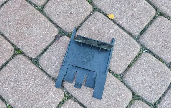 Opel Insignia A Battery box tray 13243606
