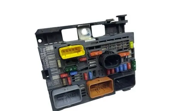 Citroen C4 I Fuse module 9666700480
