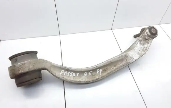 Volkswagen PASSAT B5 Front lower control arm/wishbone 4D0407696J