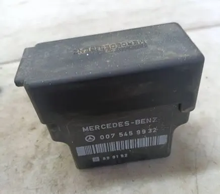 Mercedes-Benz E W124 Glow plug pre-heat relay 0075459932 899152