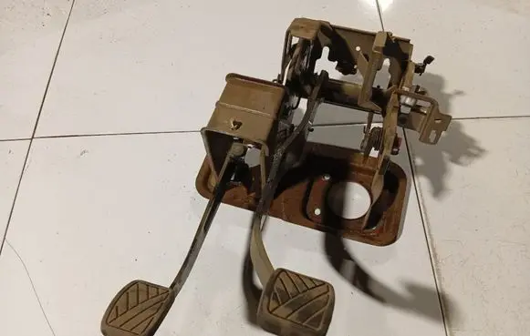 Opel Agila B Brake pedal 
