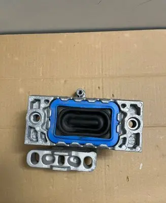 Volkswagen PASSAT CC Engine mount bracket 1K0199262