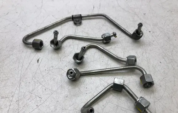Fuel injector supply line/pipe
