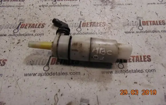Mercedes-Benz C W203 Windscreen/windshield washer pump
