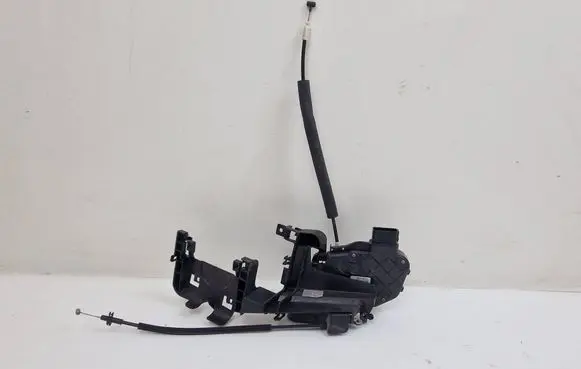 Jaguar XF X250 Front door lock 6W8A21812AF A048317
