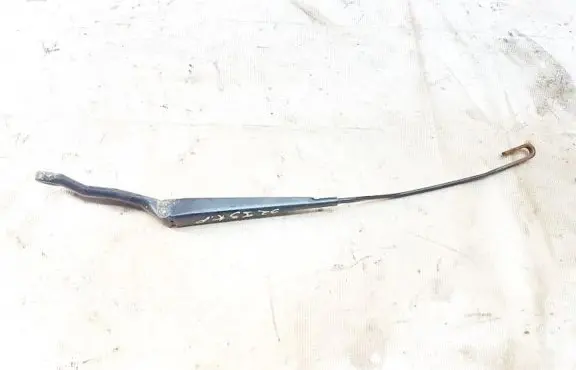 Front wiper blade arm