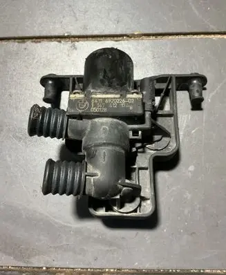 BMW 5 E60 E61 Coolant heater control valve 6920226 050128 1474121777