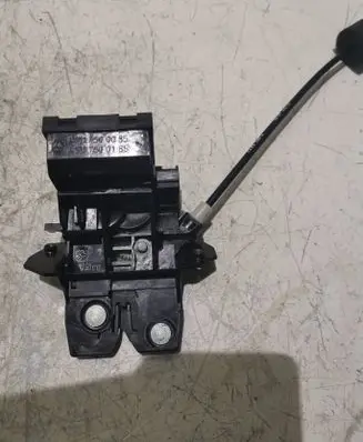 Mercedes-Benz CLS C219 Loading door lock A1717500085 A1717500185