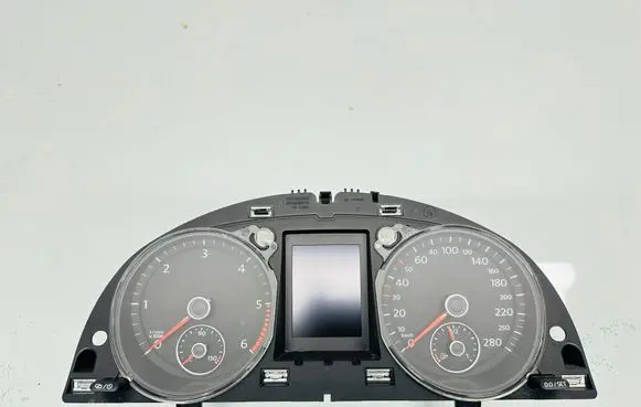 Volkswagen PASSAT CC Speedometer (instrument cluster) 3C8920880N