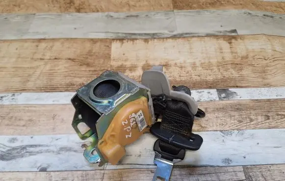Citroen C4 I Picasso Middle seatbelt (rear) 040817 502LA8Y12B