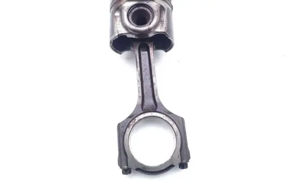 Ford Focus Piston with connecting rod YMF6