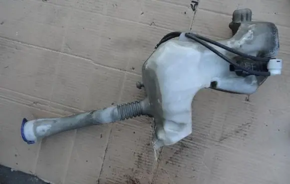 Peugeot 5008 Windshield washer fluid reservoir/tank 9685005580