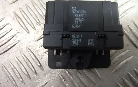 Citroen C4 I Seat heating relay 9638853380