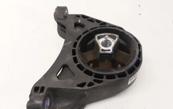 Opel Insignia A Engine mount bracket 13227769