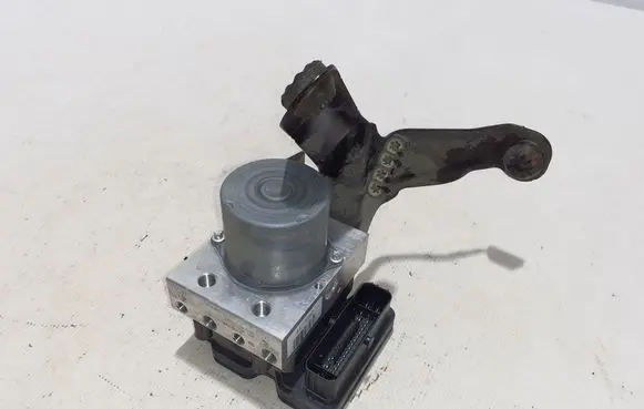 Volvo XC40 ABS Pump 32281466