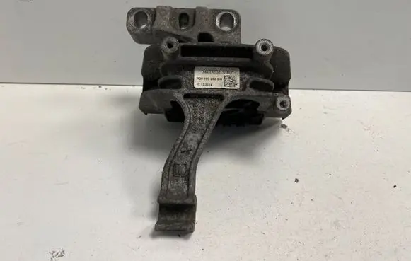 Volkswagen PASSAT B8 Engine mount bracket 5Q0199262BH X44TAEG3112000