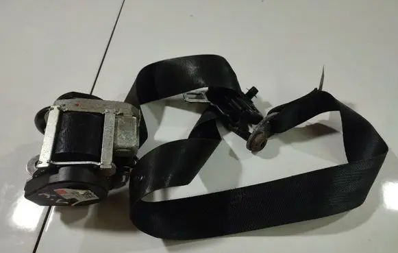 Ford Focus Front seatbelt 617231900