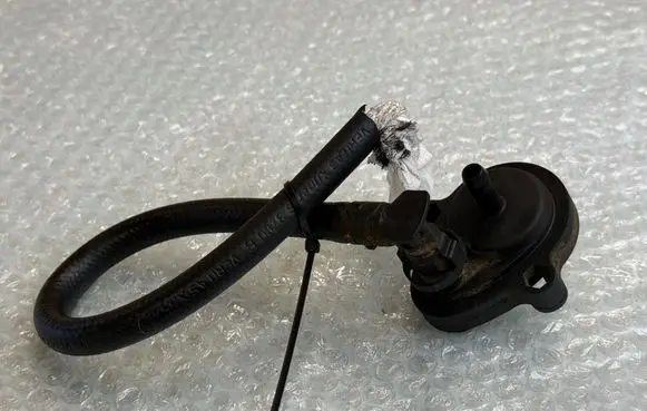 BMW 5 E39 Fuel return line/hose 