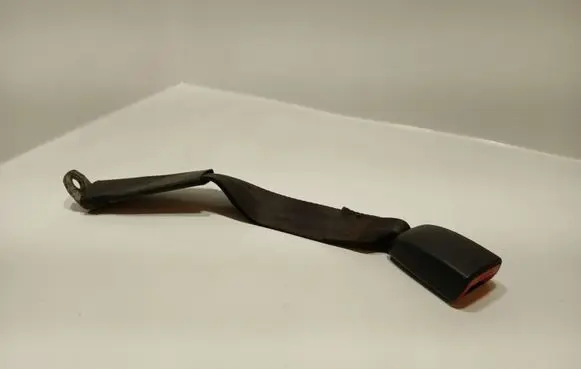 Toyota RAV 4 (XA30) Rear seatbelt buckle E034601