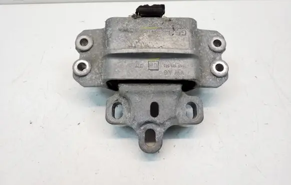 Volkswagen Jetta VI Engine mount bracket 1K0199555
