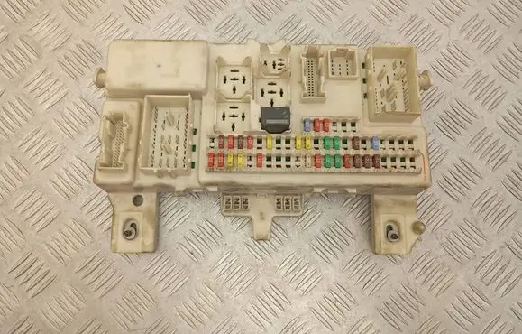 Mazda 3 I Fuse module BS3E66730D