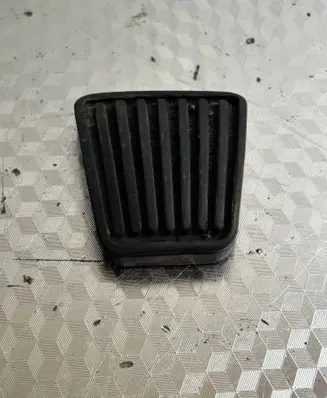 Accelerator throttle pedal