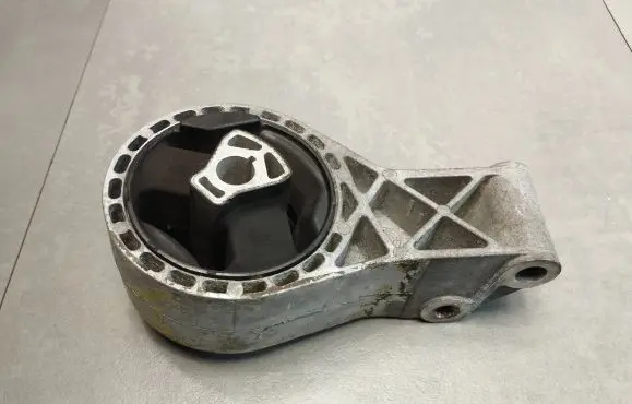 Opel Insignia A Engine mount bracket 13228305