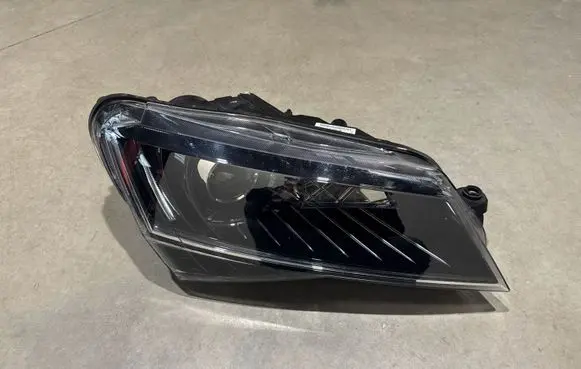 Skoda Superb B8 (3V) Headlight/headlamp 3V1941016B 1ZS01193926