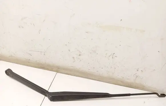 Nissan X-Trail T30 Front wiper blade arm 