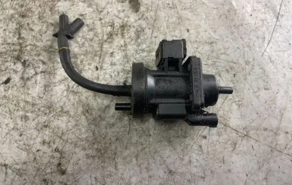 Mercedes-Benz E W210 Turbo solenoid valve A0005450427