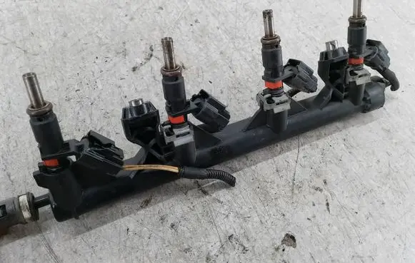 Peugeot 207 Fuel main line pipe V7575645V752817680