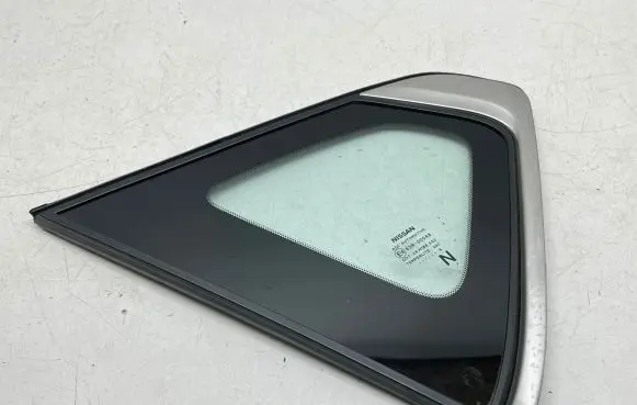 Nissan Pulsar Rear side window 43R00048 DOT24M188AS2