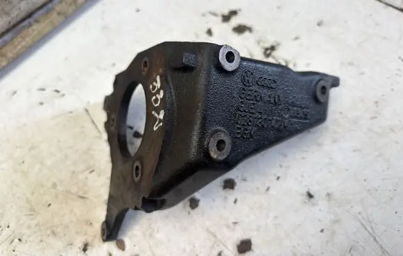 Audi A4 S4 B5 8D Fuel pump bracket 028130147M