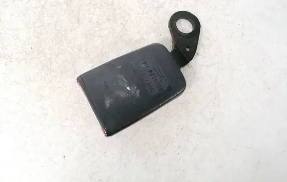 Middle seatbelt buckle (rear)