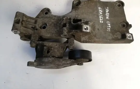 Volkswagen Touran I Engine mounting bracket 03G803145