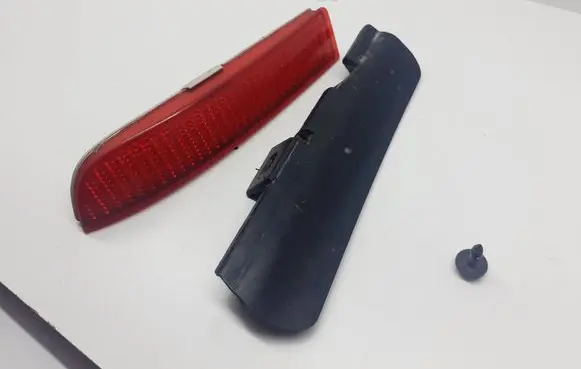 Toyota Avensis T270 Rear tail light reflector 5216505010 1090037