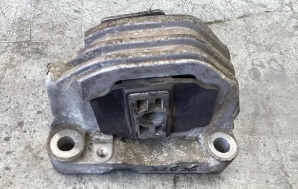 Volvo XC90 Engine mount bracket 30776354