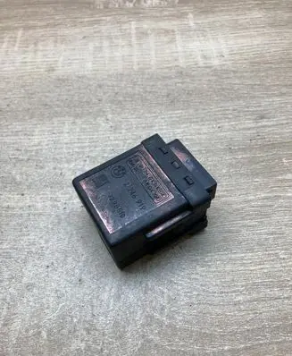 BMW 5 E39 Glow plug pre-heat relay 2246919 72RB510