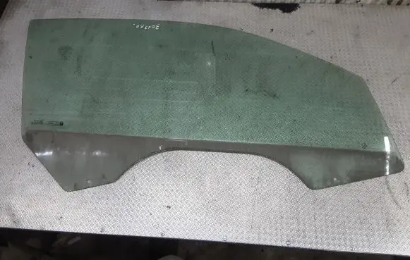 Fiat Idea Front door window glass four-door