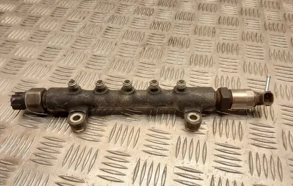 Toyota Avensis T250 Fuel main line pipe 8945860010