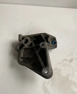 Volkswagen Golf IV Engine mounting bracket