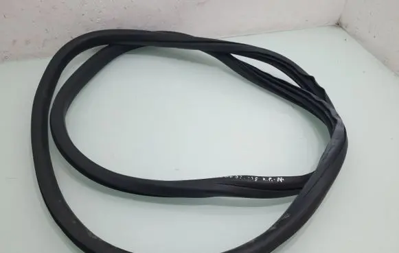 Peugeot 2008 I Front door rubber seal 