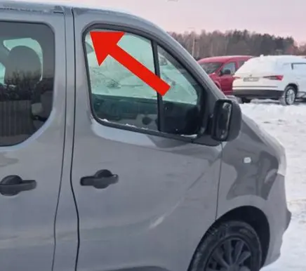 Opel Vivaro Rubber seal front coupe door window 