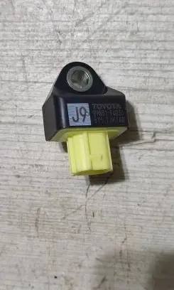 Toyota C-HR I Airbag deployment crash/impact sensor 89831F4030 5957JKKAM