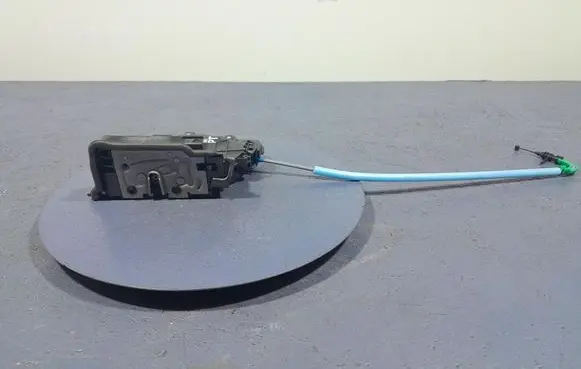 BMW X3 E83 Rear door lock 7473150