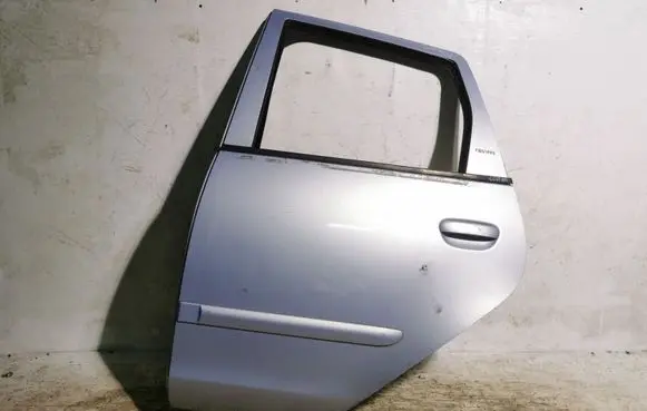 Mitsubishi Colt Rear door