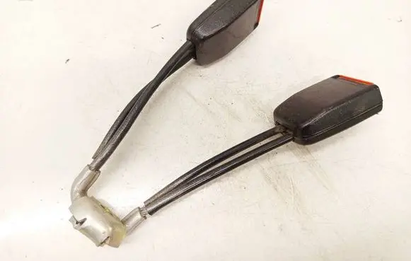 Volkswagen PASSAT B4 Rear seatbelt buckle 357857739D