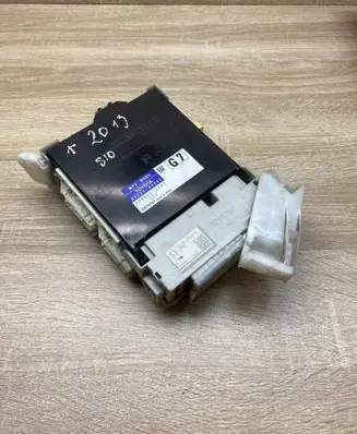 Toyota Prius+ (ZVW40) Fuse module 8922147241 8273047420A 2380003281