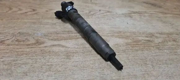 Volvo XC70 Fuel injector 31272767