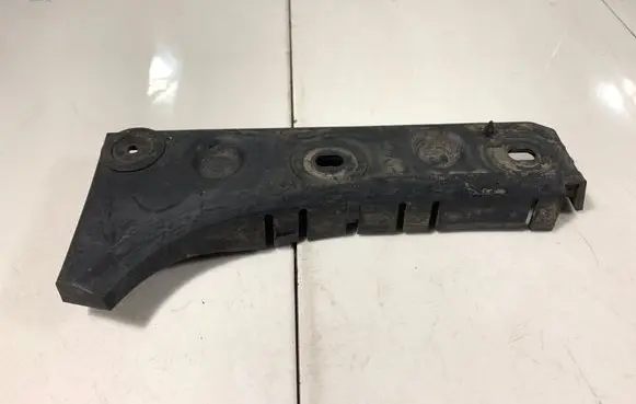 Audi A6 S6 C5 4B Front bumper mounting bracket 4B0807283B
